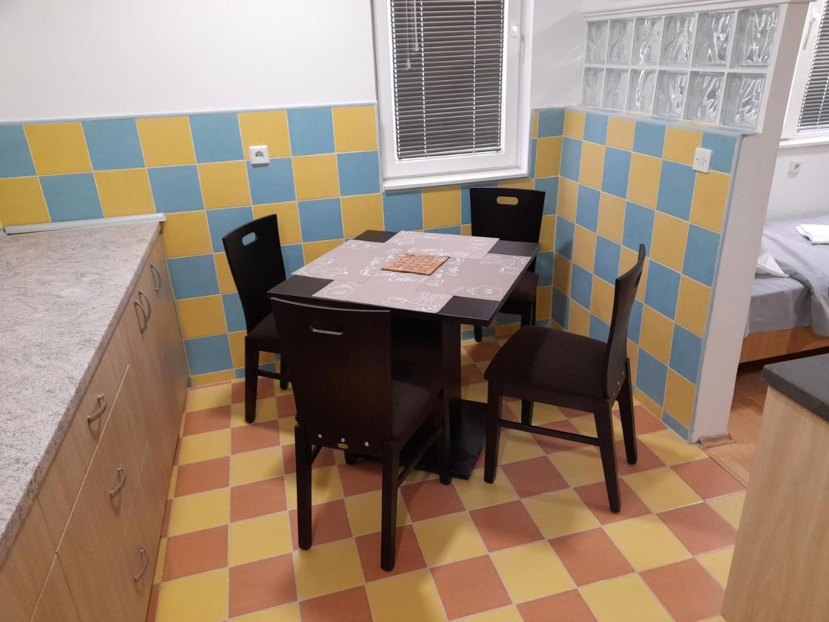 Bato Rooms Peštani Esterno foto