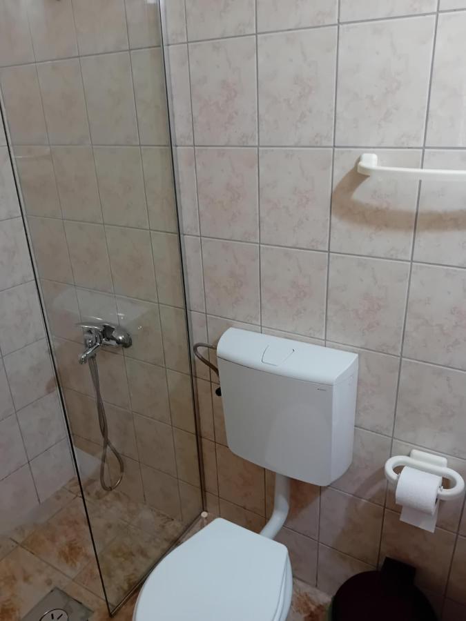 Bato Rooms Peštani Esterno foto